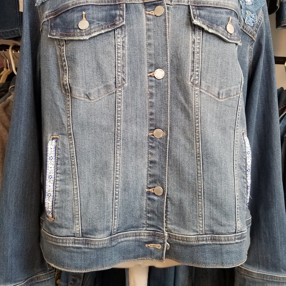 Plus size upcycled denim jean jacket. - Picture 7 of 8